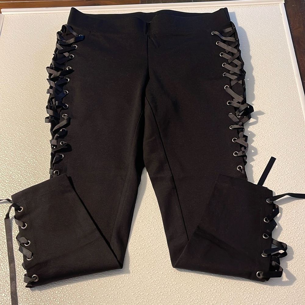 Torrid NWT Black Side Lace-up Pixie Leggings sz 0 sz 12 sz L